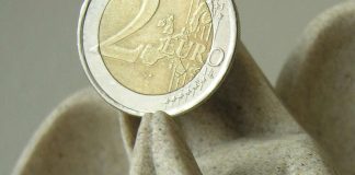 Saavatko kirkon sijoittajat tulospalkkiota?