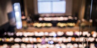 Keskustelu seurakuntarakenteesta jatkuu – neljä uutta aloitetta