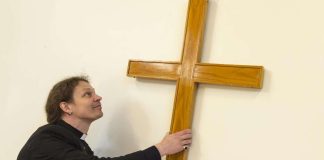 Vangit ovat muita suomalaisia uskonnollisempia