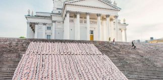 Tuomiokirkon portaat peitettiin pepuilla – seurakunta ei ryhdy jatkotoimenpiteisiin