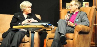 Helsingin kirjamessuilla jumalanpalvelus