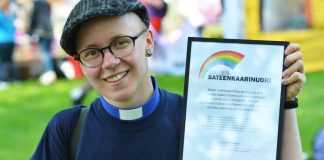 Vuoden sateenkaarinuoreksi Mio Kivelä Espoonlahden seurakunnasta