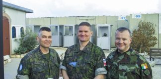 Rauhaa turvaamassa setripuun maassa