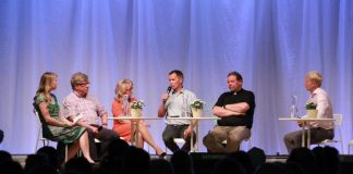 Kesäjuhlilla naurettiin ja laulettiin julkkisten johdolla – mutta vain vähän