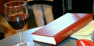 Virrenveisuu täytti Porin raatihuoneen juhlasalin – Katso video