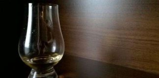 Valamossa kypsyy viski