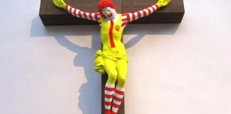 Kiasmassa esillä kolme epätavallista krusifiksia