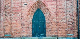 Lisääntyykö turvapaikan hakeminen kirkosta?