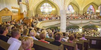 Syntisten veisuista yli 4000 euroa lastenklinikalle – Katso video!