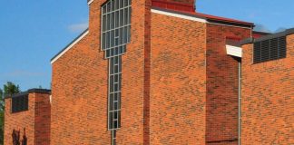 Esikoislestadiolaiset saarnaajat koolla sakramenttiseparatismin vuoksi