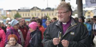 Suomalaispiispa sai paavin jakaman ehtoollisen