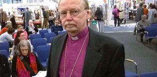 Arkkipiispa Mäkisen kysymykset jäivät kysymättä Kirjamessuilla