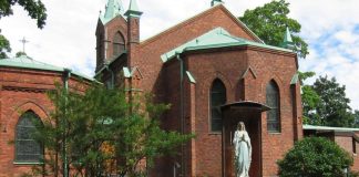 Katolinen kirkko kasvaa Suomessa – tilat eivät riitä