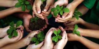 Buddhalaiset ja kristityt laativat ministerille ilmastokirjeet