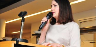 Ministeri haastoi kirkon norminpurkutalkoisiin