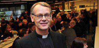 Vihkipappi jännitti ministerin puhetta