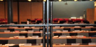 Yleisvaliokunta: Avioliittolain muutoksella ei vaikutusta kirkon vihkimiskäytäntöön