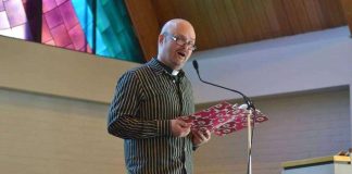 Runopappi: ”Maailma ei jakaudu elämään ja uskonelämään”