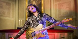 Muusikko Costello Hautamäki sävelsi laulun joululahjaksi