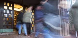 Tampereella ja Hämeenlinnassa liityttiin vilkkaasti kirkkoon