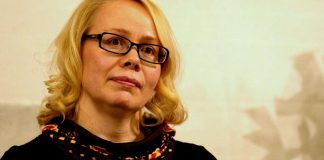 Taivaslaulu-keskustelu: On helpompi puhua kirjasta kuin itsestään