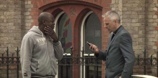 Piilokamerakoe: Papinkaulus herättää luottamusta