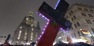 Essee: Pegida protestoi
kristillisissä
lainahöyhenissä