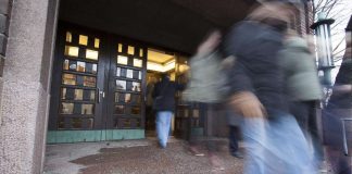 Kirkosta eroamisissa pieni piikki pääsiäisenä