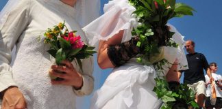 ”Toivon voivani vihkiä” – Papit pohtivat, mitä vastata häitään suunnitteleville