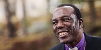 Piispa Munyika: Homosuhteista keskusteleminen ei ole Afrikassa tapana