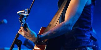 Rauhan Tervehdys: Rytmi ja pop kiusaavat vanhoillislestadiolaisnuoria musiikkitunneilla