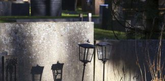 Uusi opas kertoo, kuinka hautamuistomerkkiä huolletaan