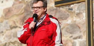 Alttariristin löytäjä: ”Vein ristiä kuin
Simon Kyreneläinen”