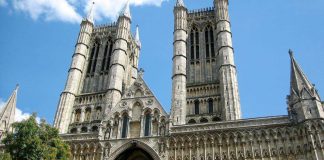 Englannissa on nyt enemmän uskonnottomia kuin kristittyjä