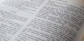 Pienoisevankeliumi kolmella keinotekoisella kielellä