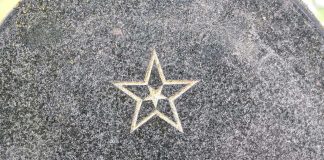 Symboli: Tähti johdattaa ja kertoo syntymästä