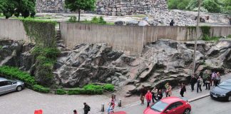 Temppeliaukion kirkkoon vierailumaksu turistiryhmille