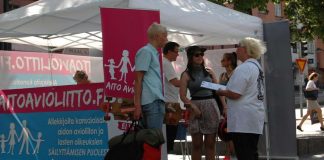 Aito avioliitto -kansalaisaloite luovutettiin eduskunnalle