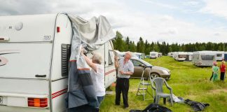 Suviseuroihin tullaan yli 13 000 yksityisautolla – paheksuuko kirkko?