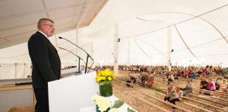 Uudistettu Siionin laulut otettiin käyttöön Suviseuroissa – valoisuutta ja nykykieltä lisättiin