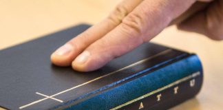 Uusi laki poistaa tuomarinvalan ja Jumalan edessä vannomisen tuomioistuimessa