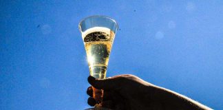 ”Avioliitto on osoitus Jumalan huumorintajusta” – apumääritelmiä hääpuheen pitäjälle