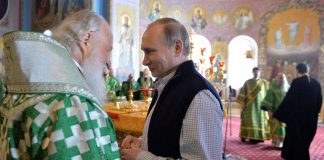 Vladimir Putin ehtoollisella Valamon luostarissa Venäjällä
