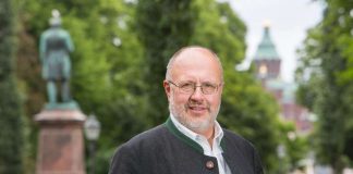 Jukka Korpela on kahden totuuden kansalainen