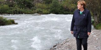 Essee: Angela Merkel uskaltaa uida vastavirtaan