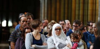 Muslimit osallistuivat ranskalaisen papin muistoksi pidettyihin messuihin