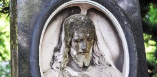 Symboli: Mitä Jeesus tekee hautausmaalla?