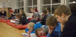 Uskoontulon tärkeys rippikoulussa jakaa kirkon työntekijöitä – muuten perusteista vallitsee laaja yk