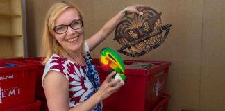 Lähetysjohtaja ilman kravattia