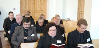 ”Kuvamanipuloitu” naispappi: ”Tämä on epäystävällistä ja loukkaavaa”